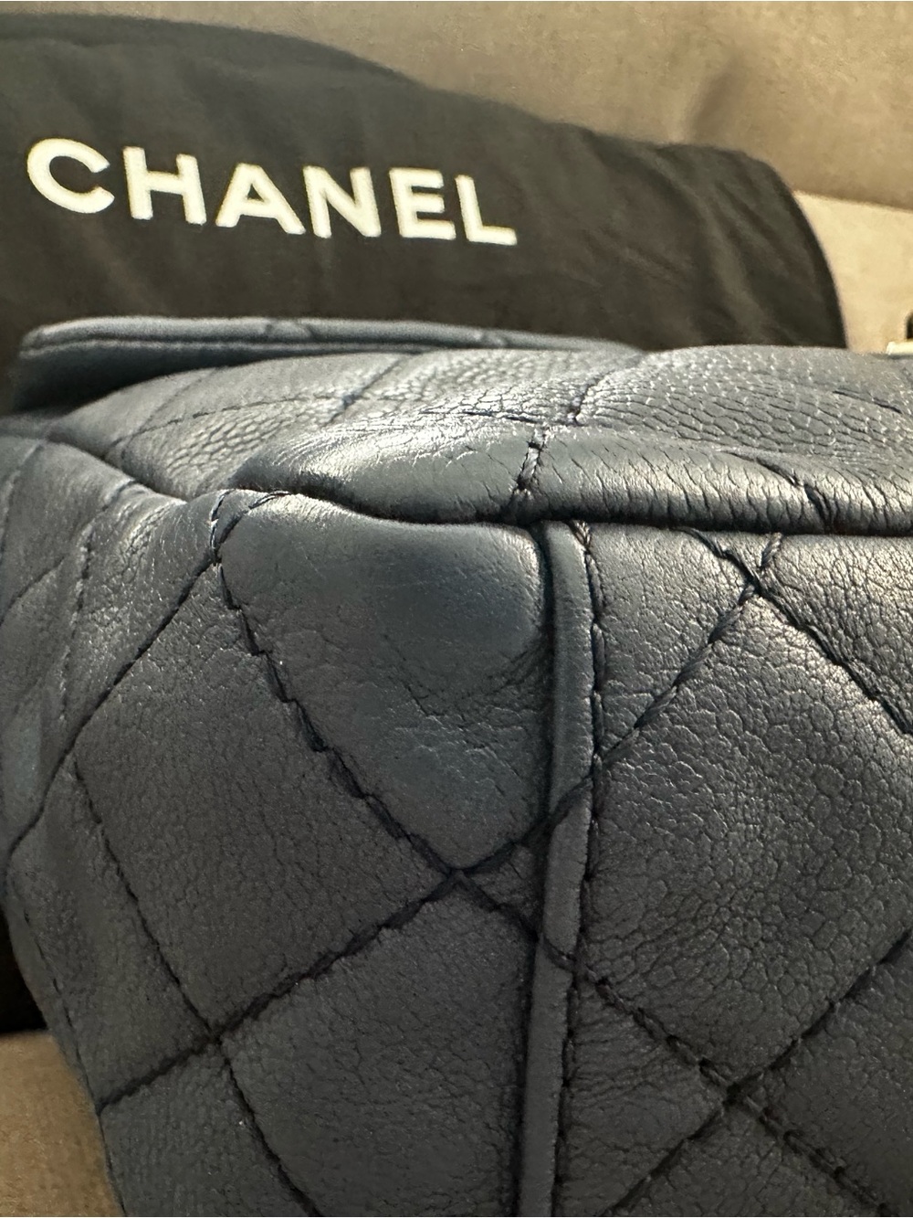 CHANEL Blue soft caviar skin maxi jumbo 34 - single flap - Picture 12 of 15